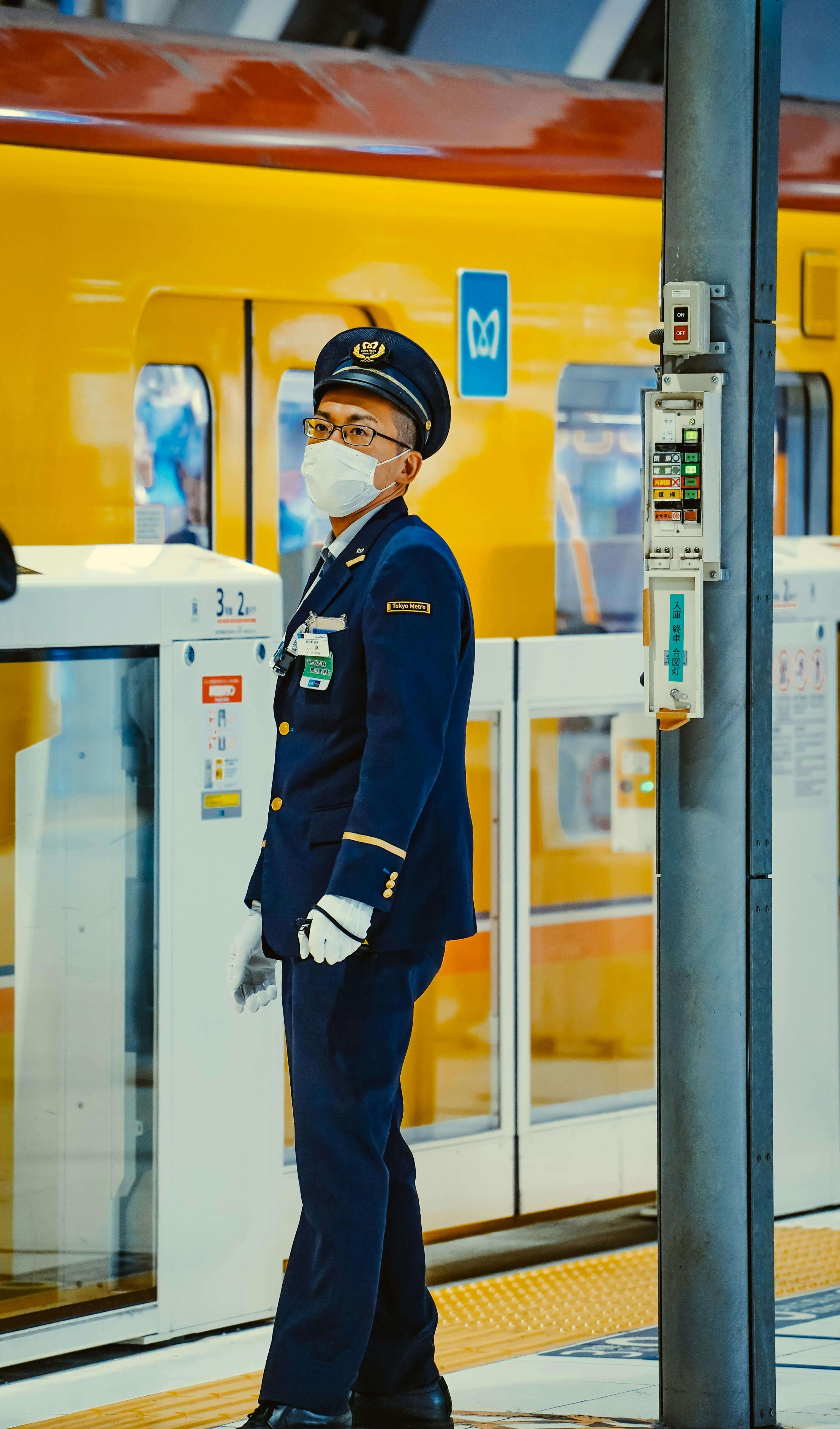 tokyo metro staff.jpg